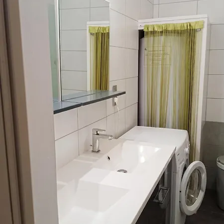 Avec Vue Sur Et Montagne - 75 M² * Fontrabiouse